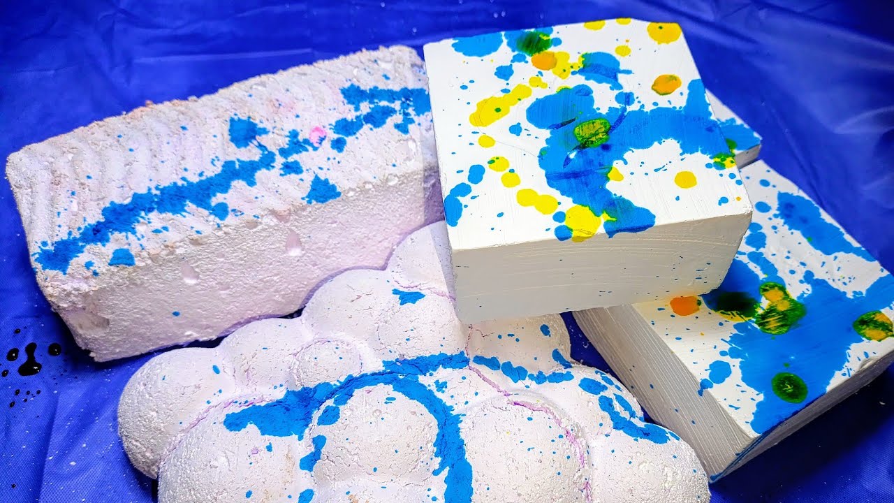 ASMR chalk🤍pleasant ASMR sounds, the crunch and squeak of gymchalk and reform🥰 oddlysatisfying