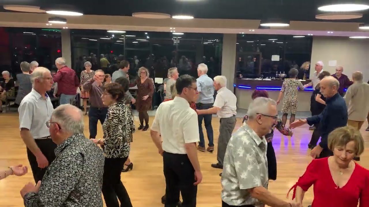 Bourrée Crouzade à 4 et à 8 dansée à La Croix de Mille 81