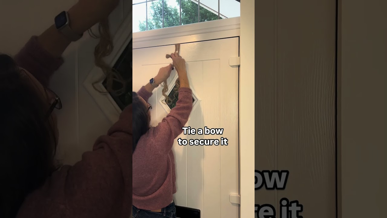 Best way to hang your Christmas Wreath - no mess festive door decor