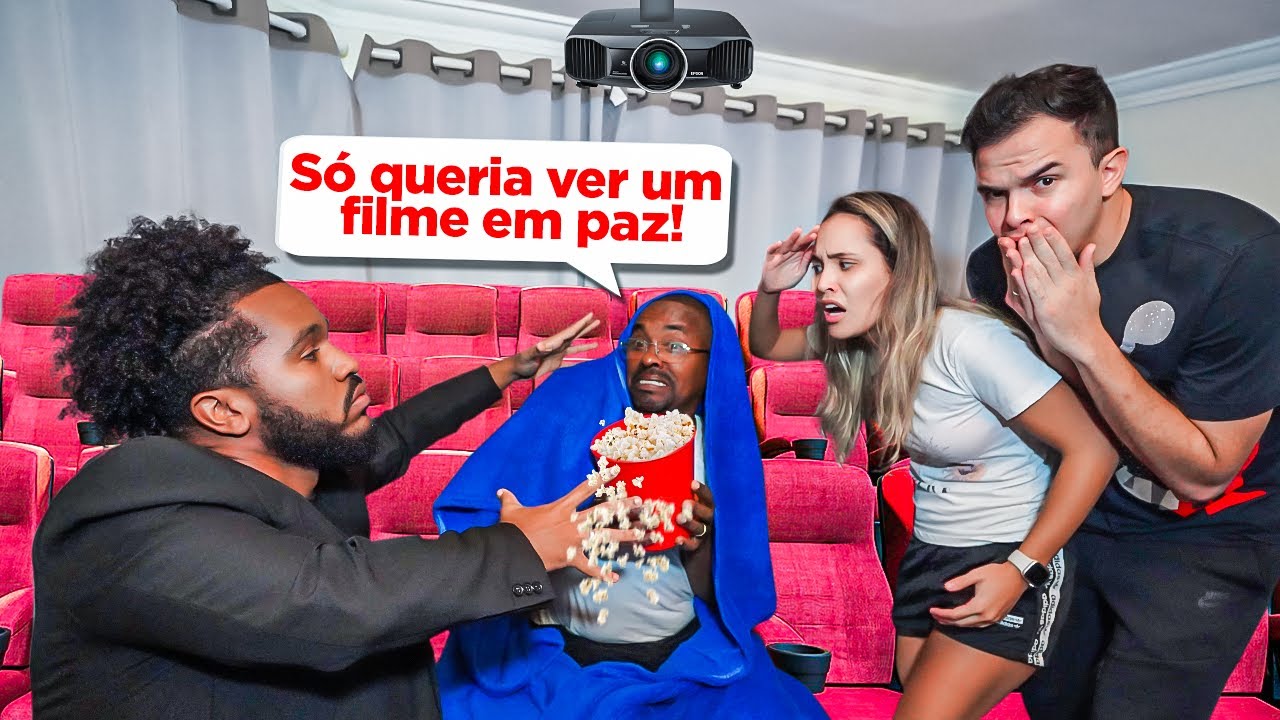 FLAGRAMOS O DESCONHECIDO DORMINDO NO CINEMA DA MANS&Atilde;O! - INACREDIT&Aacute;VEL!