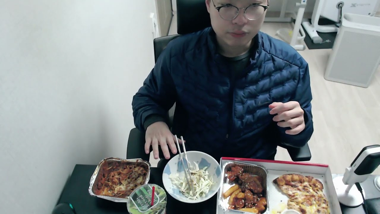 3월 16일 월요일 저녁 피자, 닭강정, 샐러드, 스파게티