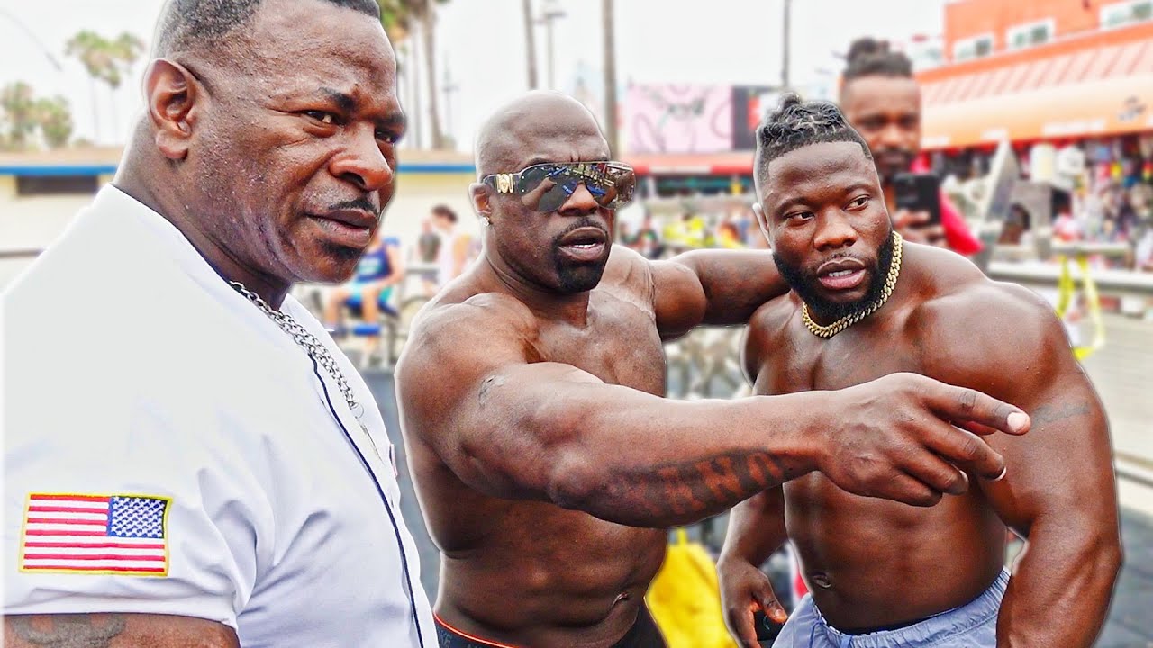 Culturistas Tirando Comida a Extraños (Experimento Social) | Kali Muscle