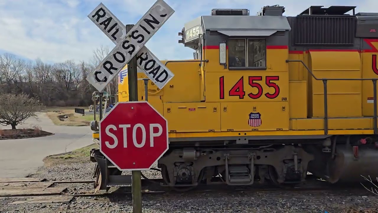 Union Pacific Railroad's LSE59 working Lake Industrial Lead @ Brentwood MO 1/13/26