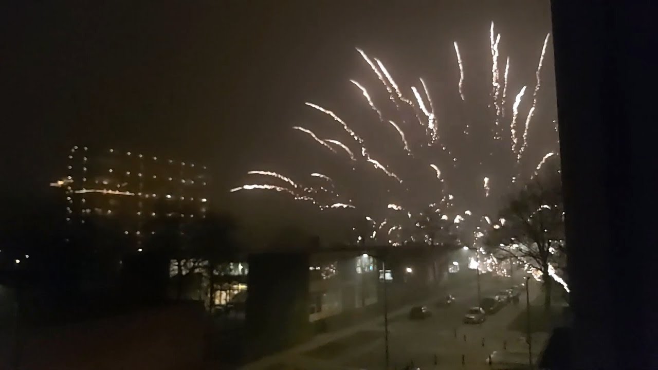 Vuurwerk jaarwisseling 2021/2022 - Hoogvliet ROTTERDAM - 01/ 01 / 00:10:02 - Deel 2