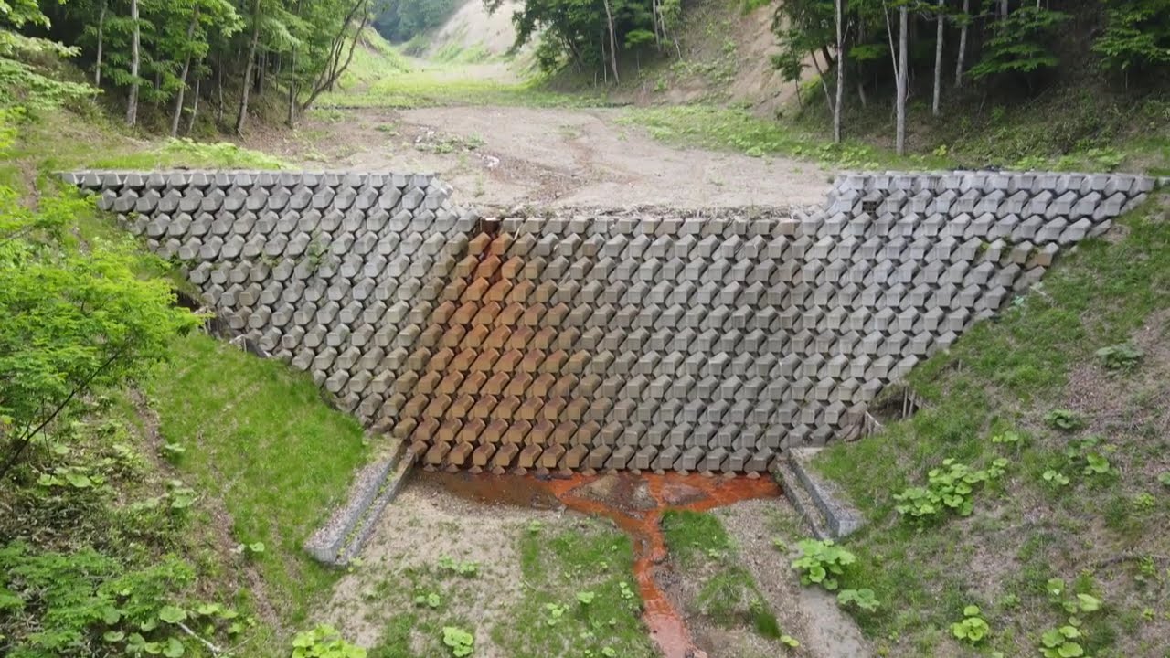 北海道勇払郡厚真町笠原の沢　コーケンブロック堰堤工