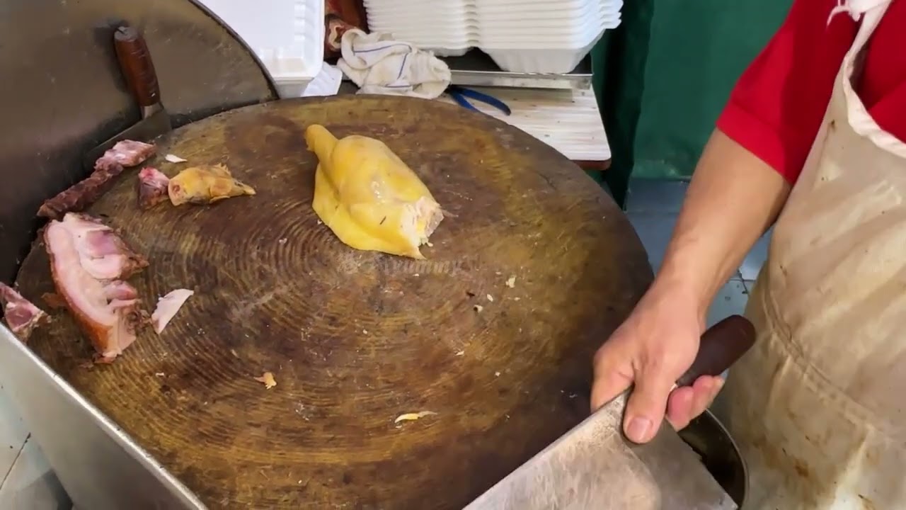 佐敦上海街新强记 燒味老舖，快刀手肥仔師傅，熱辣辣#燒鴨，脆皮#燒豬，脆皮#燒乳豬 玫瑰露#油鷄，肥美腩仔#叉燒 #旅游 #燒臘 #香港美食