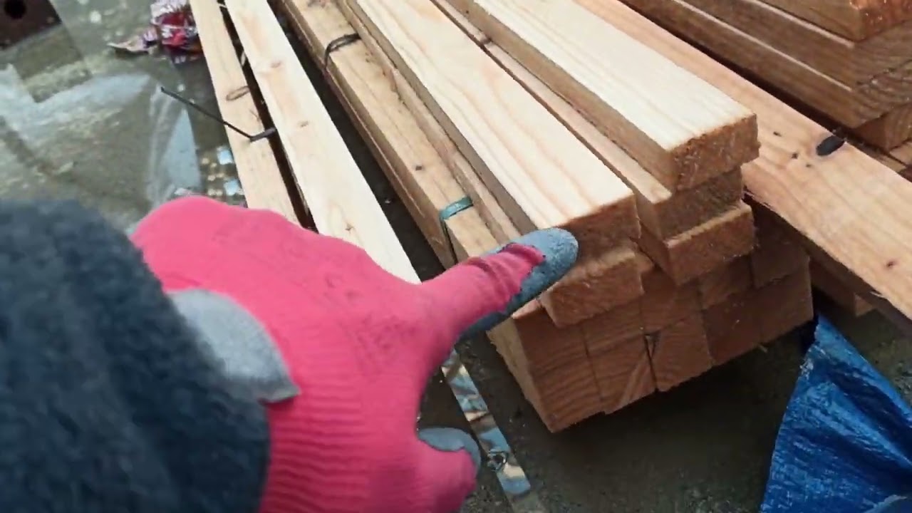 Construction de Maison : Comment Mettre en Place la Première Rangée de Tuiles