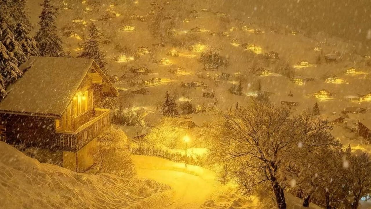 Heavy Snowfall at a Quiet Winter Cabin | Winter Storm Atmosphere