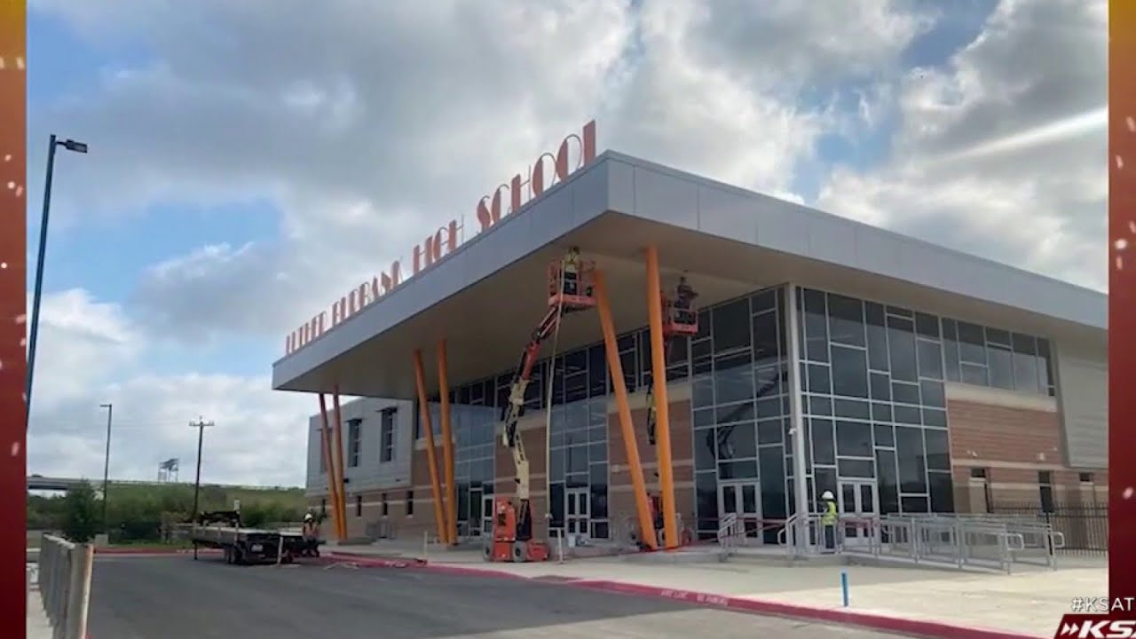 Alumni say one last sentimental goodbye to old Burbank High School building
