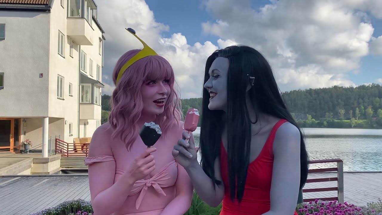 Girls in bikinis - Bloopers