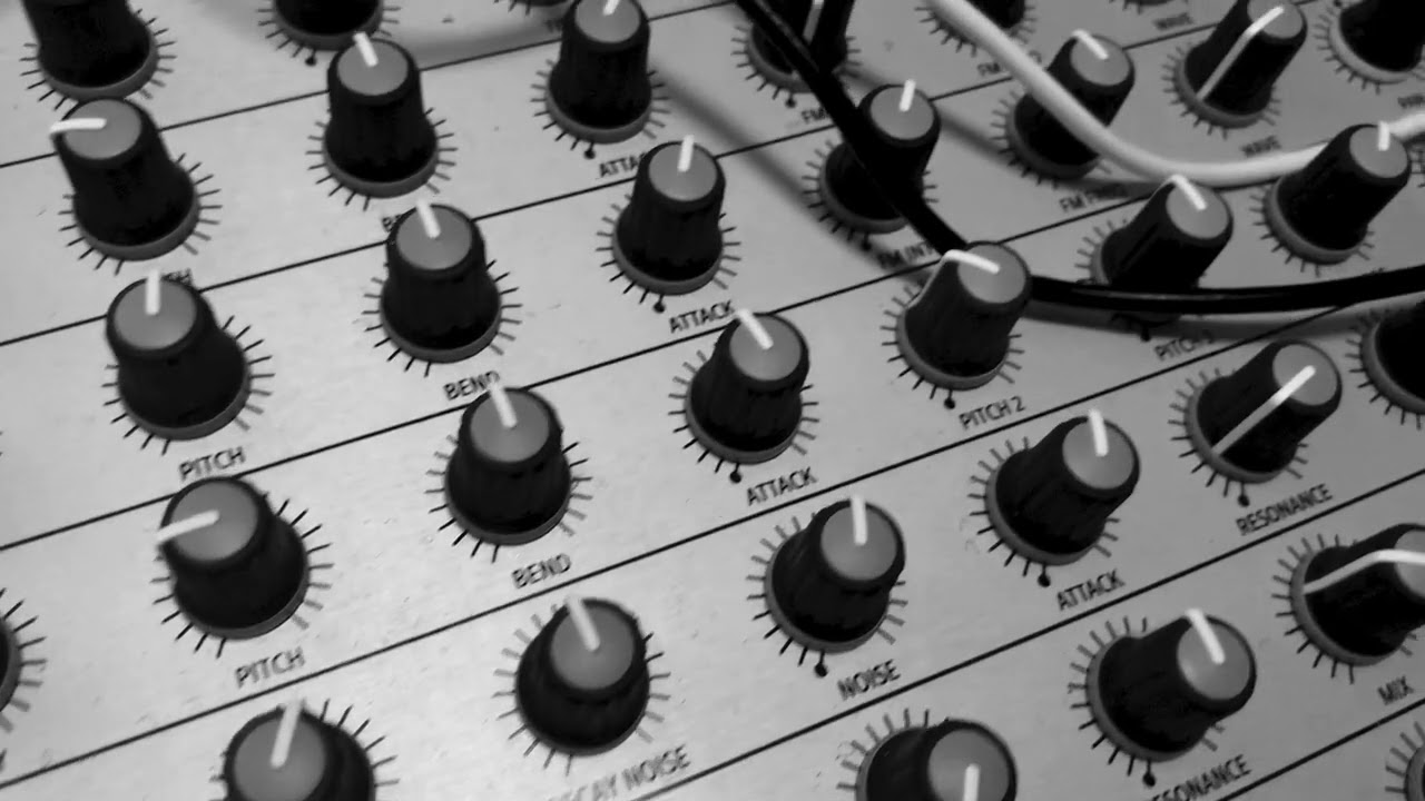 Cush - Trippy Industrial Techno Jam - Noise Engineering Manis Iteritas VS Vermona DRM1 MKIV