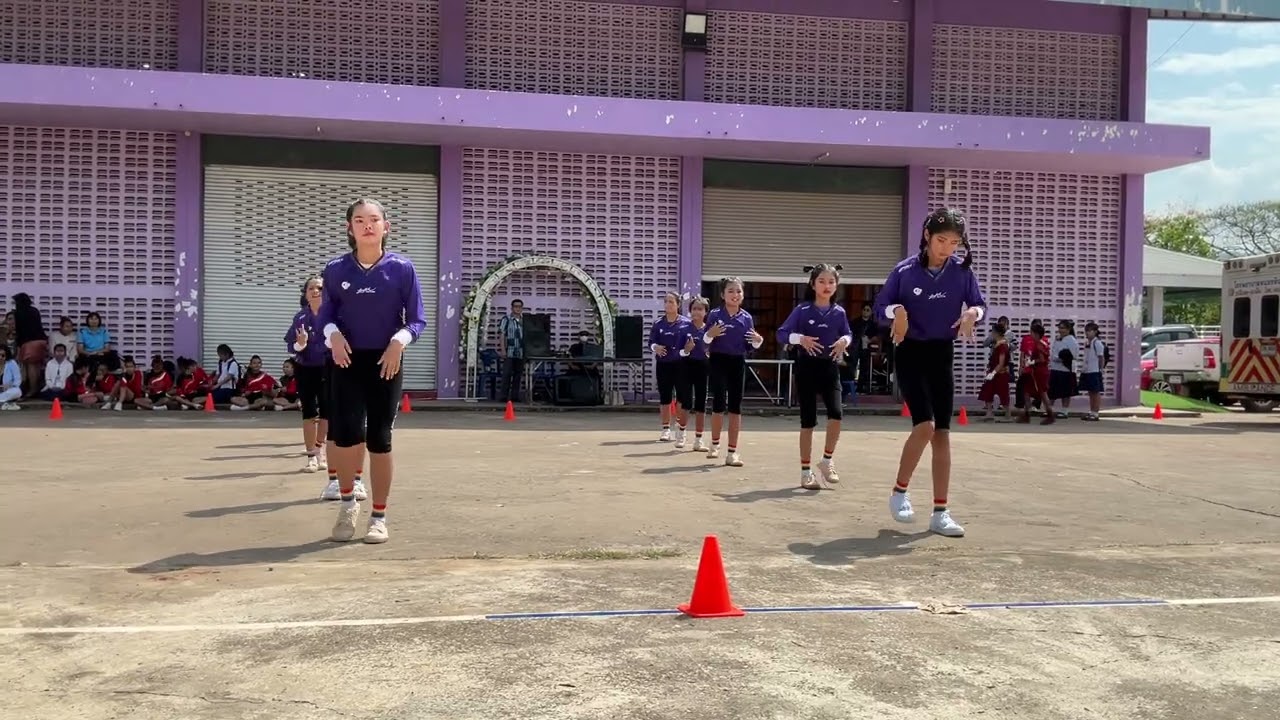 โรงเรียนบ้านห้วยผุก  รางวัลเหรียญทองเต้นแอโรบิก  งานศิลปหัตถกรรมระดับเขตฯ