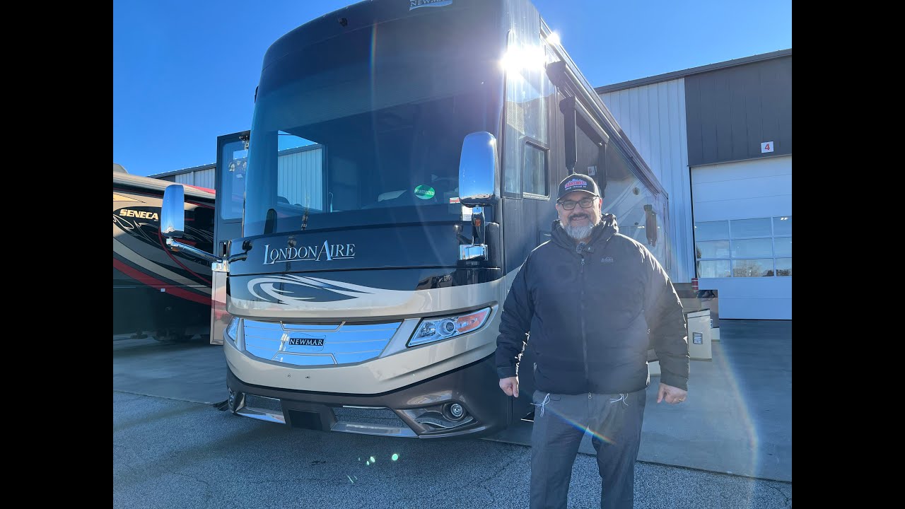 2018 Newmar London Aire 4533 (17U242915)