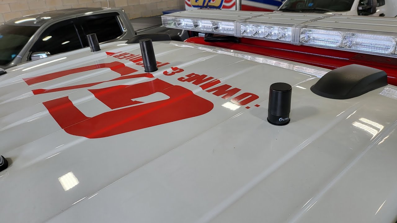 Roof antennas install on a Ford 550 wrecker for a 2 way radio, state radio and scanner