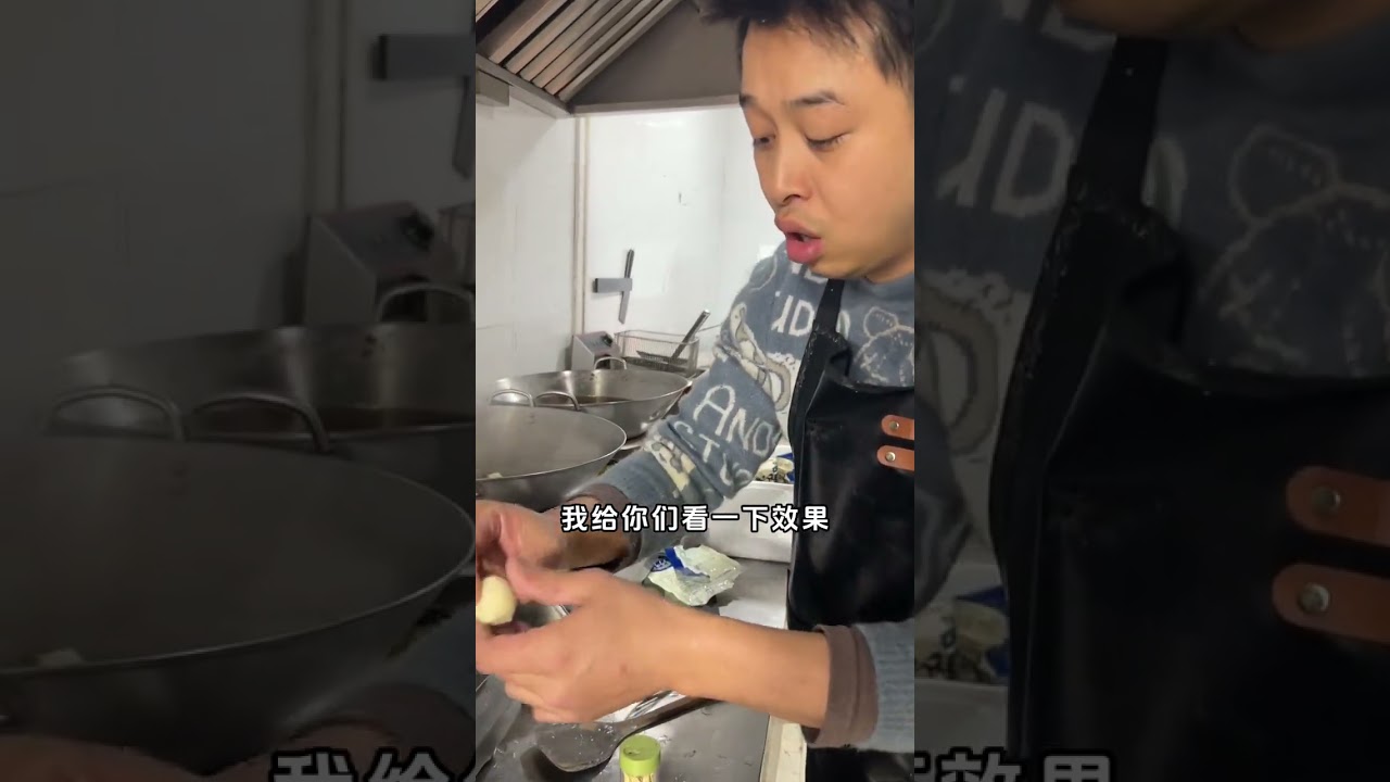 鱼丸哥被年轻小伙当场测试鱼丸的真实味道