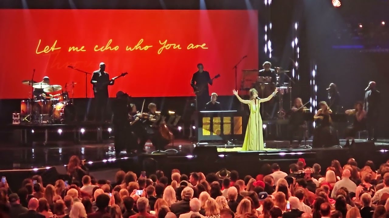 Lauren Daigle performing at the 2025 Dove Awards