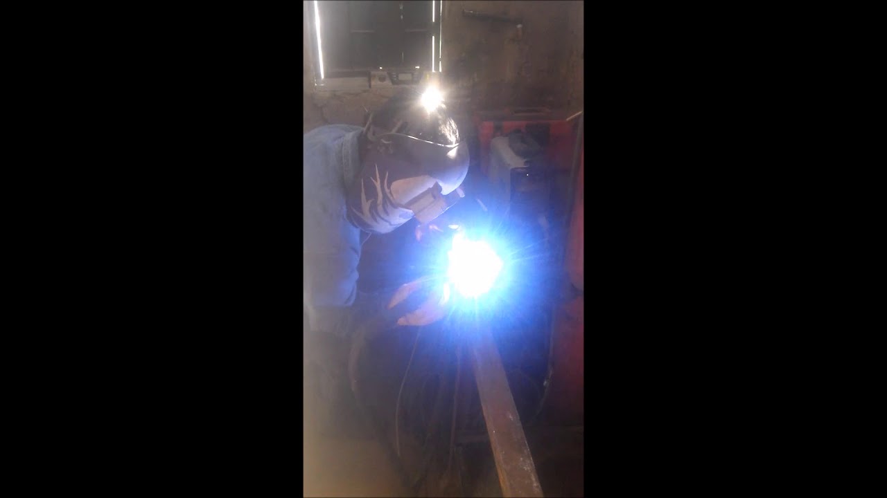 soldando un tanque de motocicleta  para gasolina con bronce