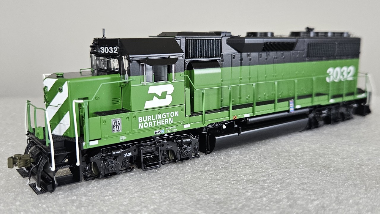 Review: ScaleTrains Rivet Counter GP40 (Run 2) Burlington Northern w/LokSoundv5 DCC & Sound HO Scale