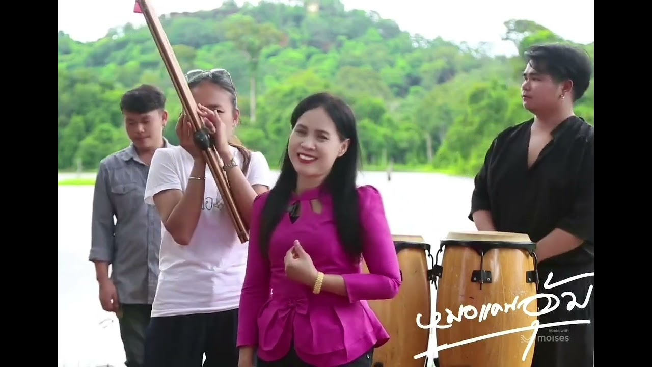 เหมือนอยู่คนละโลก🎤🎤กลอนลำเก่าๆ ถ่านทอดโดย หมอลำมลีจันทร์ #หมอลำ #เพลงดัง #cover #เพลงเพราะ 