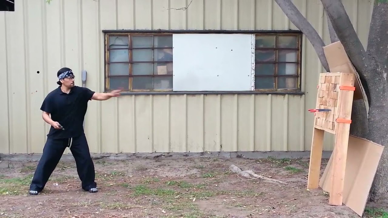 Octavio's Knife Throwing