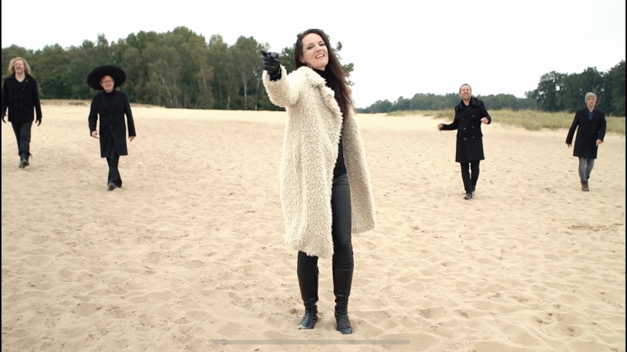 Hallelujah - Leonard Cohen (a cappella cover) by LaLeLu: 