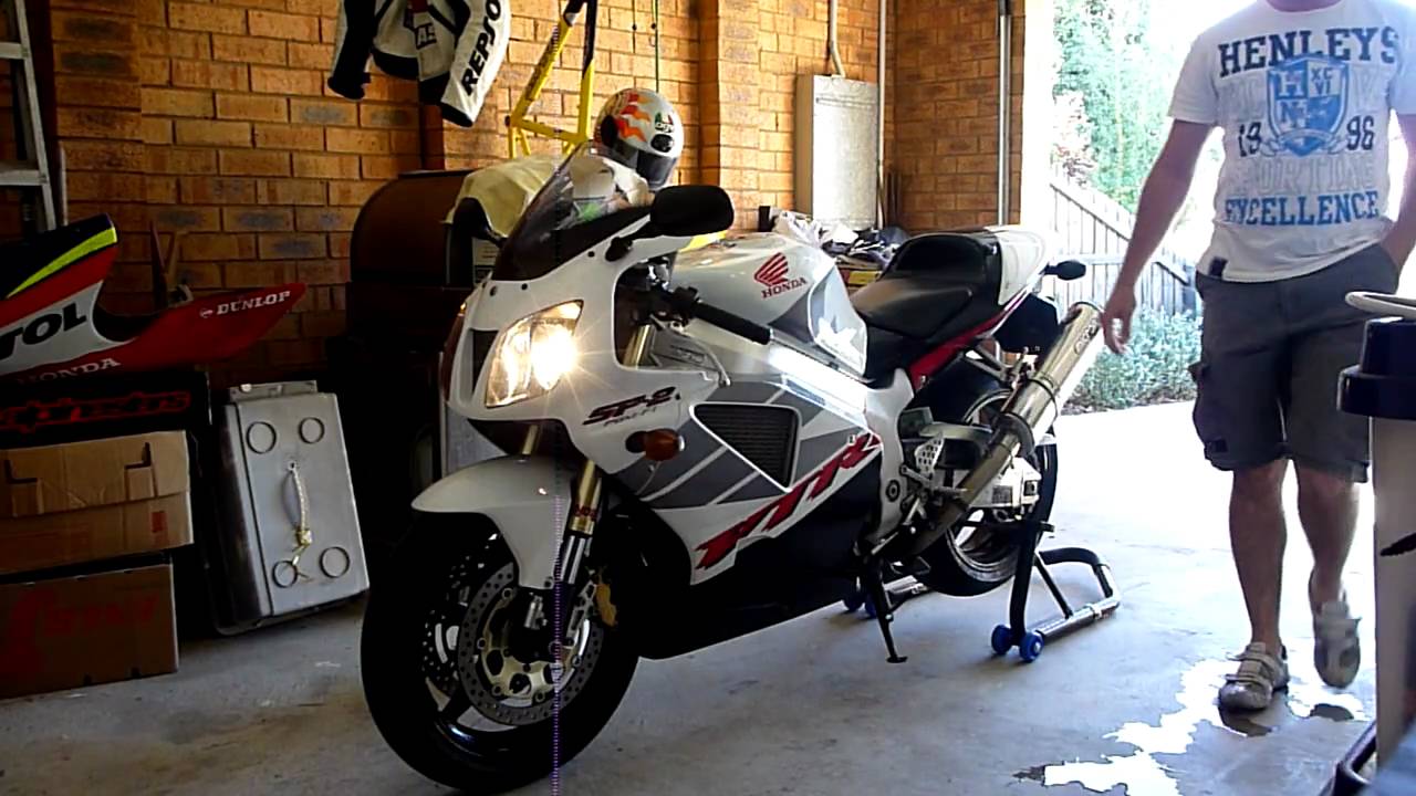 2002 Honda VTR1000 SP2 Warming Up