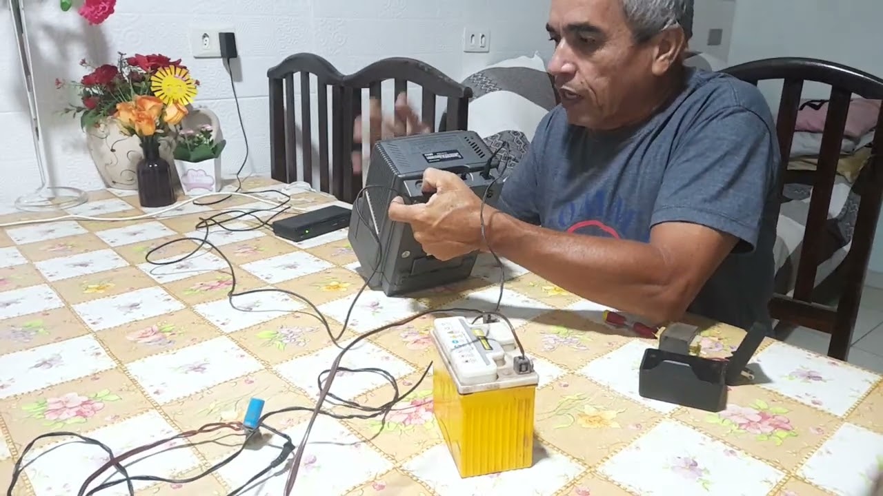 como faço para colocar sinal digital numa tv analógica sem entrada av