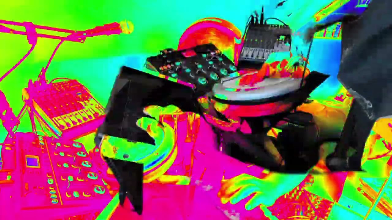 Eisbär live livelooping..give it a name please  #electronicmusic #techno #psytrance 