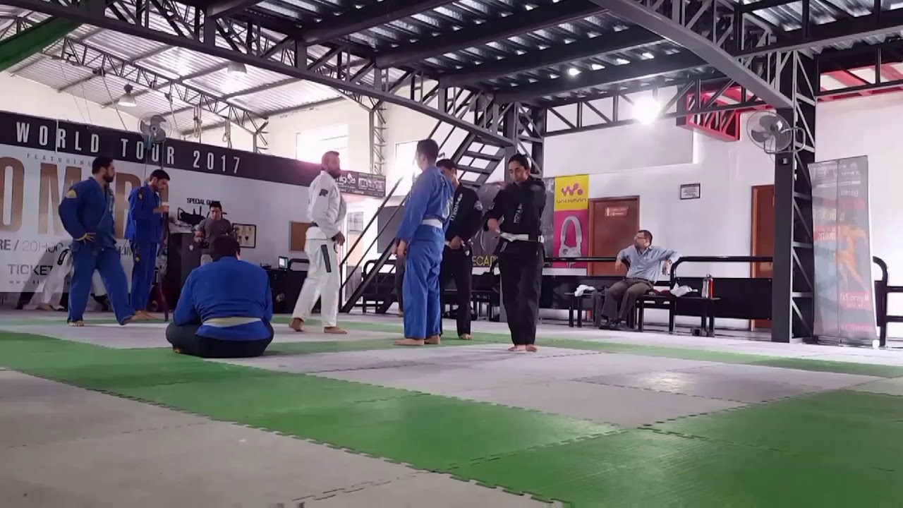 BJJ al medio d&iacute;a en Ecuador