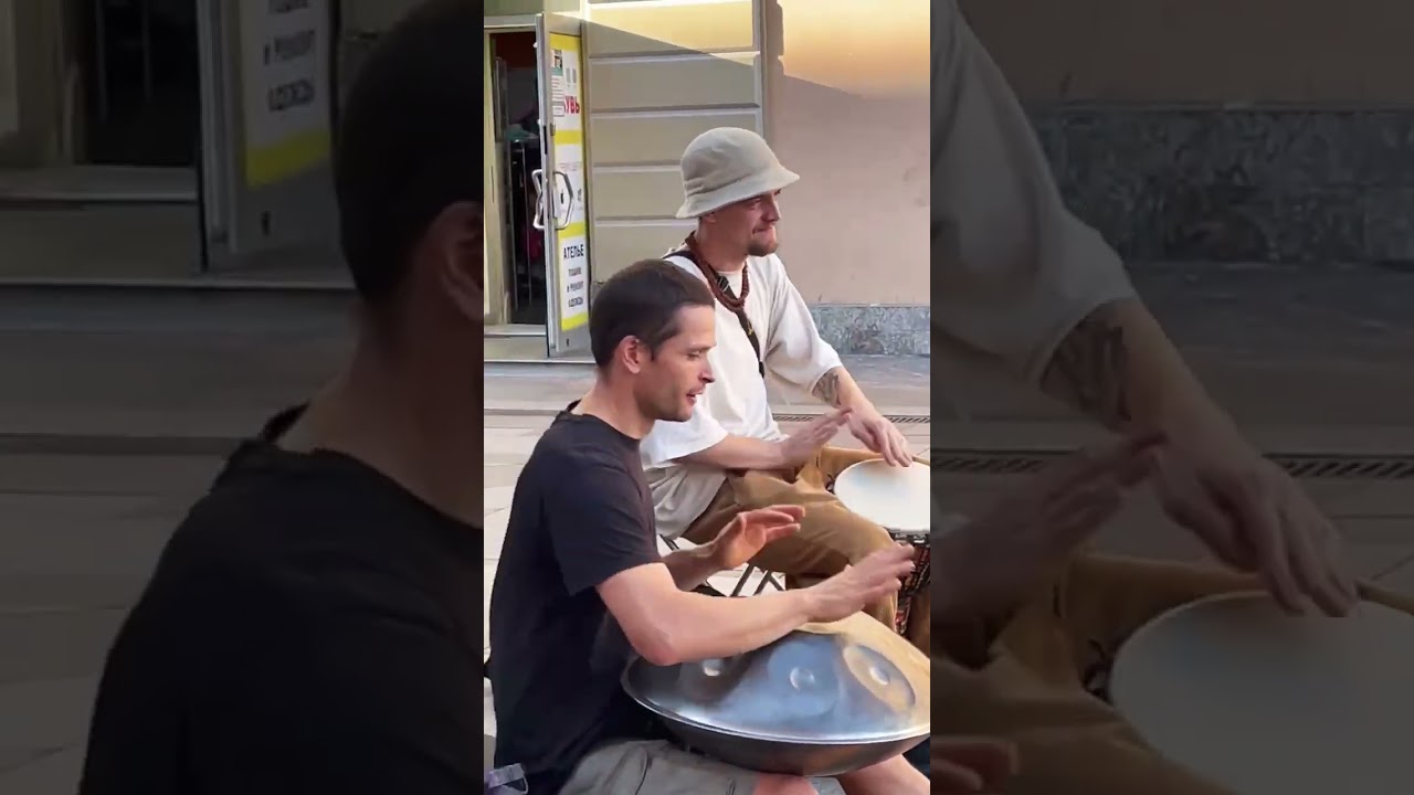 Лучший зазывала Питера. Hang Drum and Djembe. Street music in Saint Petersburg.