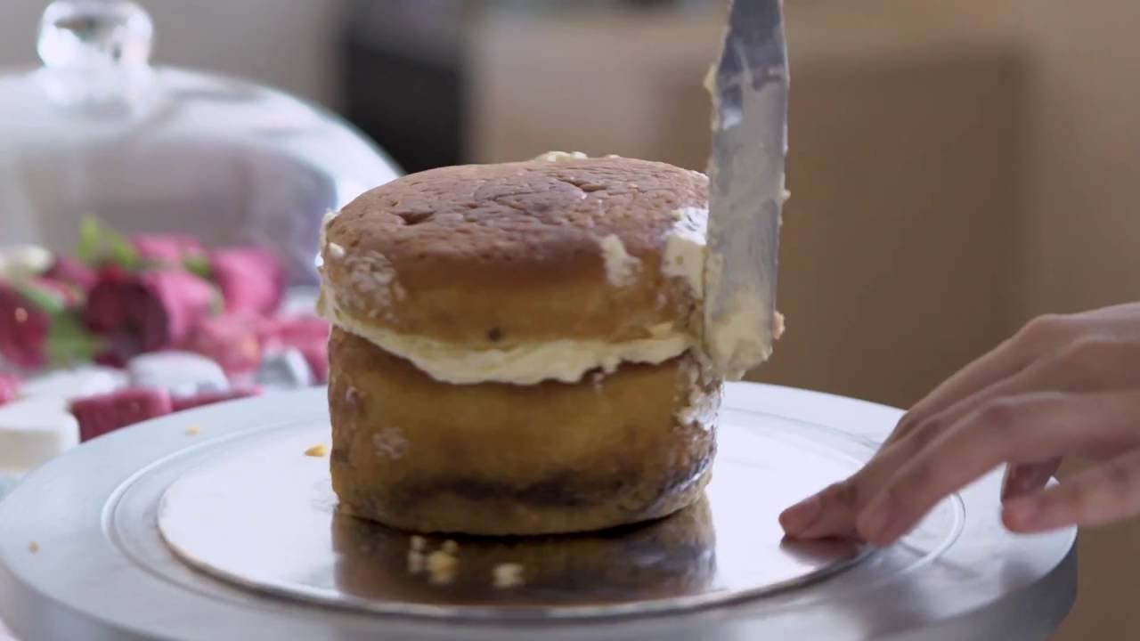 Buro Tries: Paint That Cake Workshop with The Buttercake Factory & ArtSeni Gallery