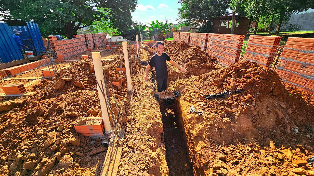 ABRIMOS AS VALAS DA TUBULAÇÃO DA REDE DE ESGOTO! CASA TÉRREA 80M2