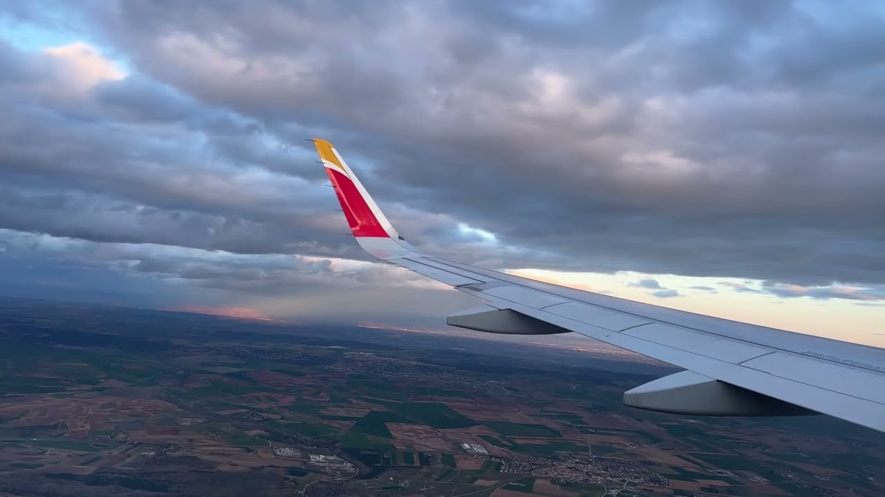 Wing View - Iberia A320-200 IB3103 - Descent/Approach/Landing at Madrid Barajas (LEMD/MAD)