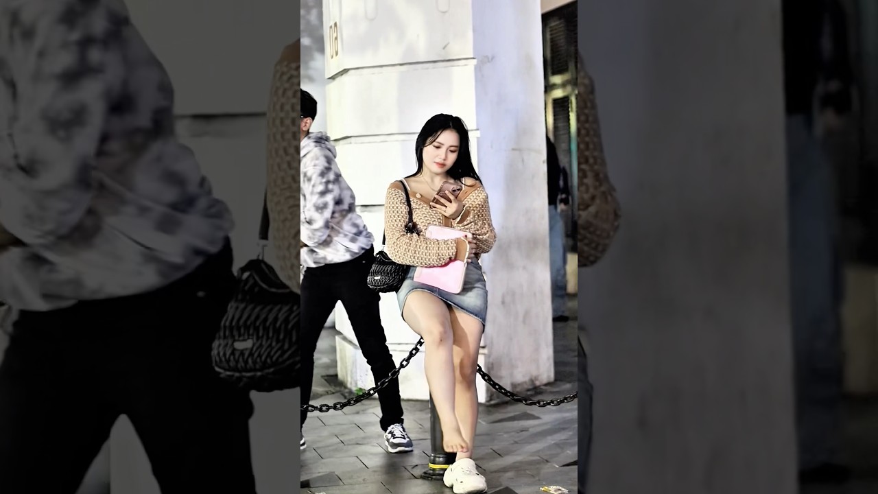 Very beautiful girl auto confused #laugh #funny #shorts #trending