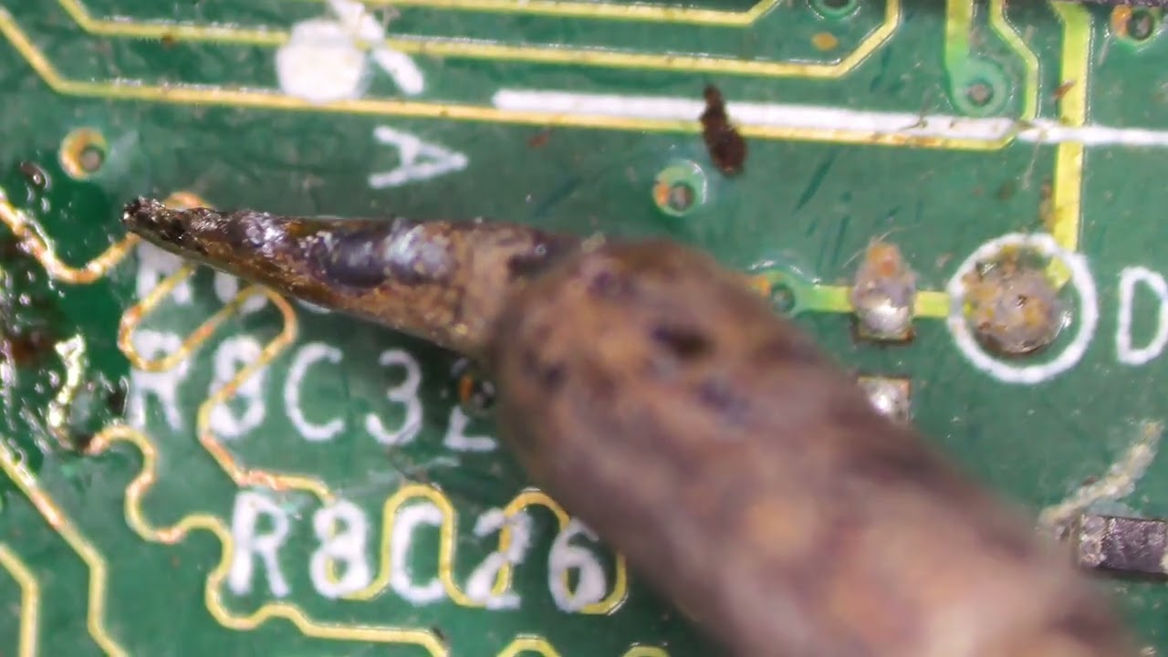 Reparando Xbox One S con invasión de cucarachas 