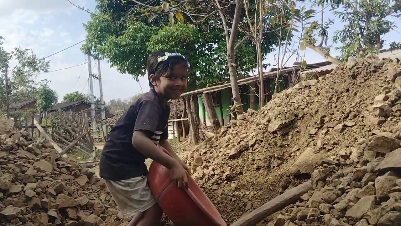 आज तो छोटे बच्चों को काम में लगा दिया 🙌