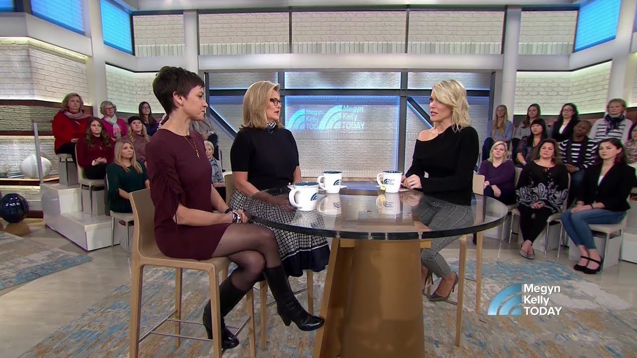 Stephanie Gosk in boots - 11-Jan-2018