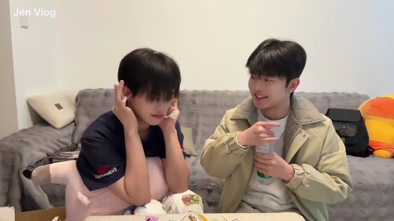 [Гей/BL] Челлендж «Поцелуи с конфетами» 🍭🍫🍬 - Часть 2 | ddz & 1l - BL-пара