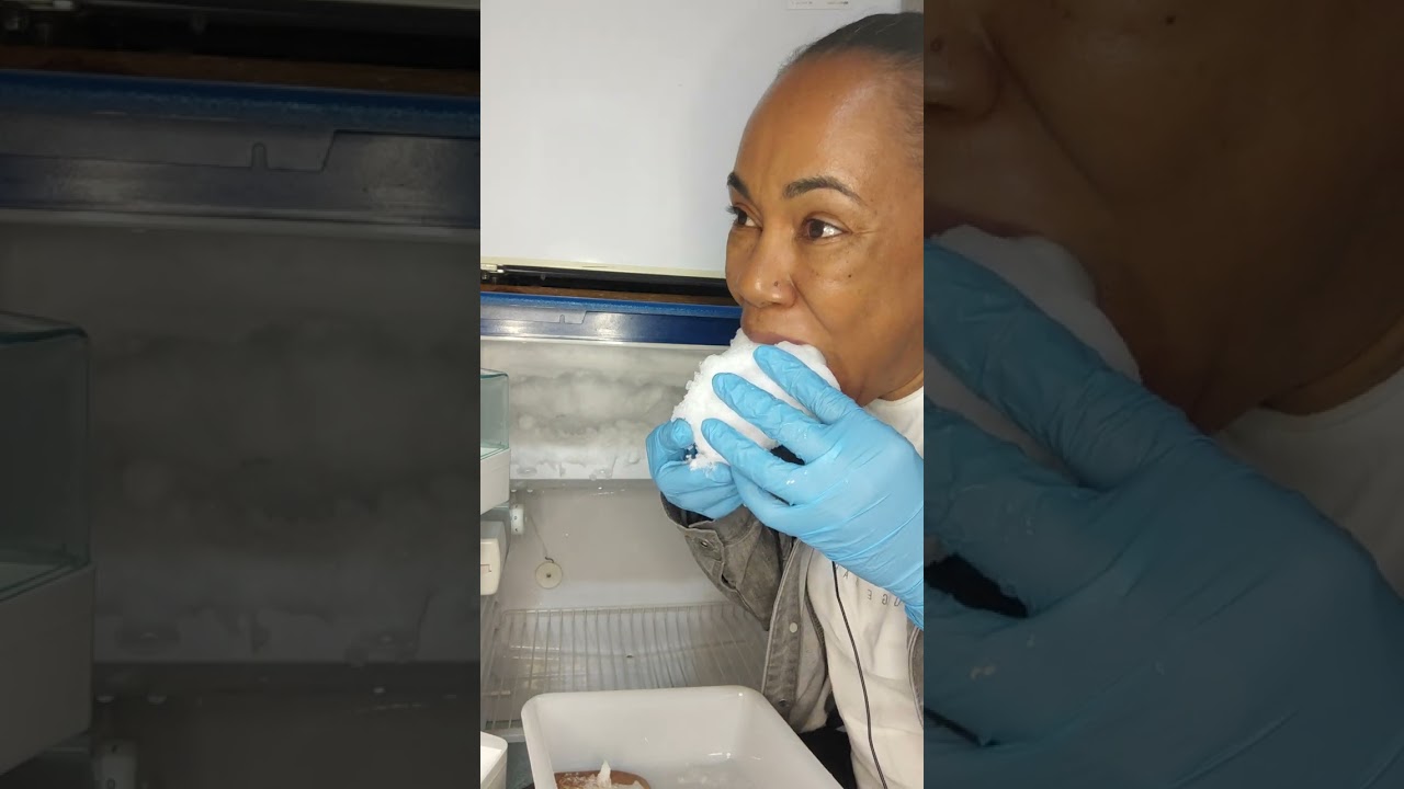 ASMR/ EATING DELICIOUS ICE FROM THE BLUE FRIDGE