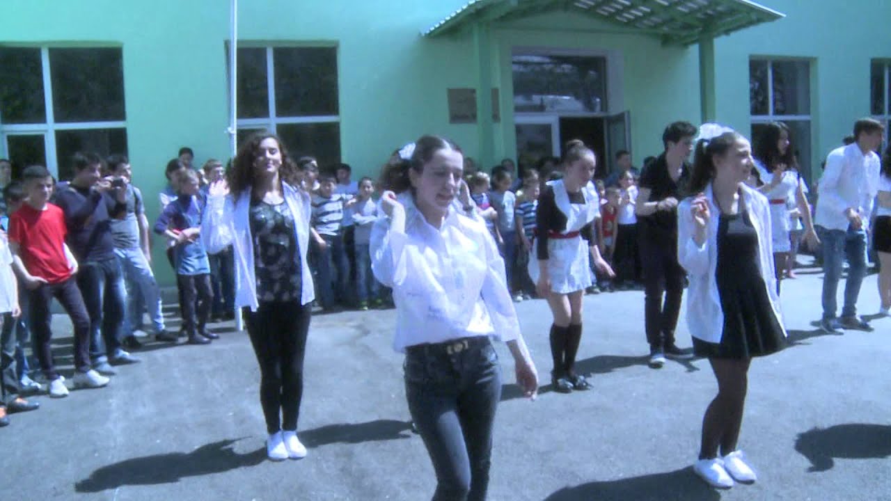 Flashmob  ქ.გორის მე-10 საჯარო სკოლის მე-12 კლასი. 2015 წ.