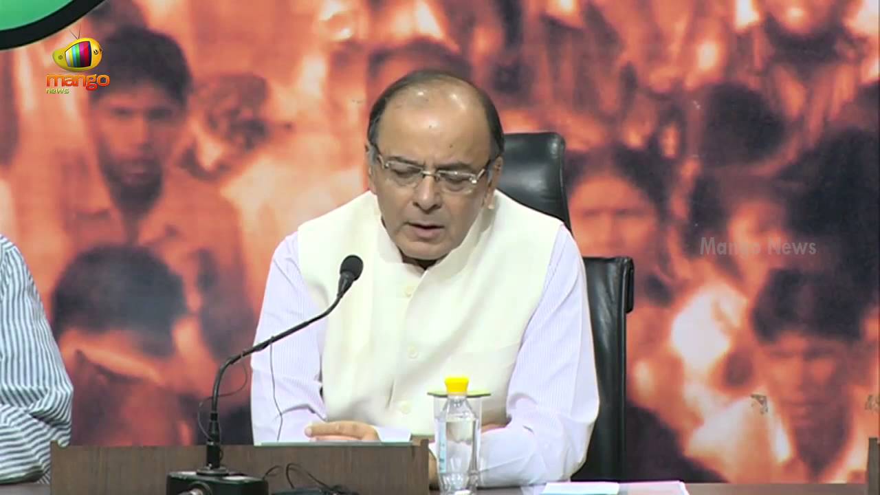 PM Modi's Educational Degrees Made Public by Arun Jaitley, Demands Kejriwal Apologies | Mango News