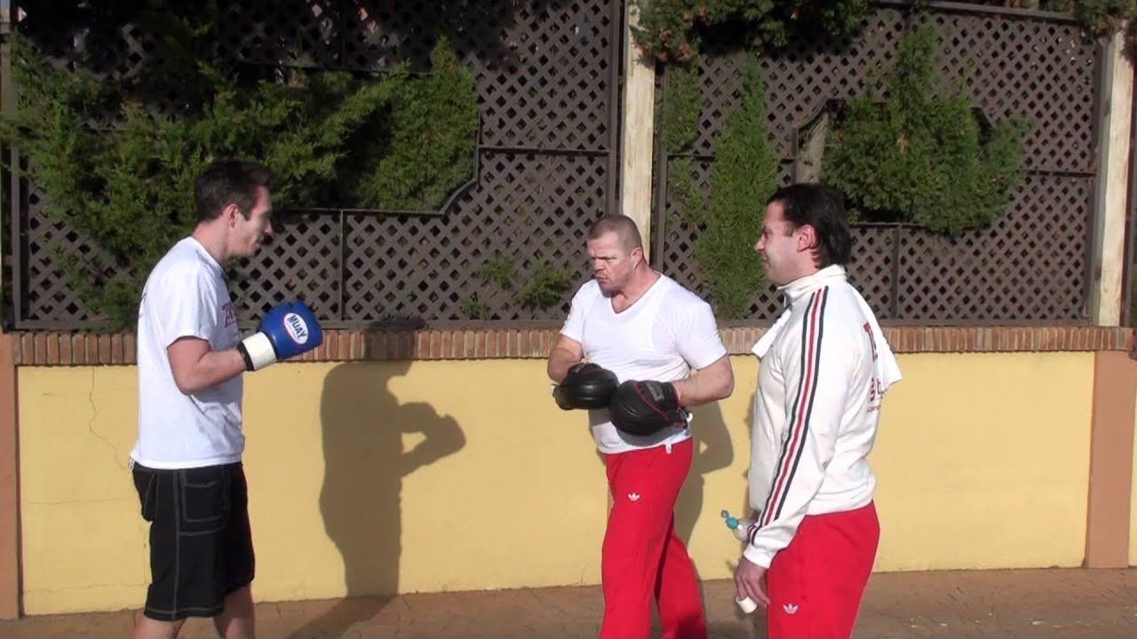 RaSZi vs. ElkY Kickboxing: RaSZi Warming-up (HD)