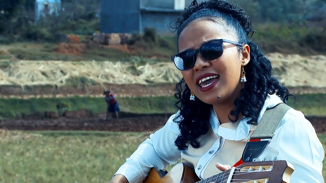 'JALY - TAHINA CARINE (Clip nouveauté 2022)
