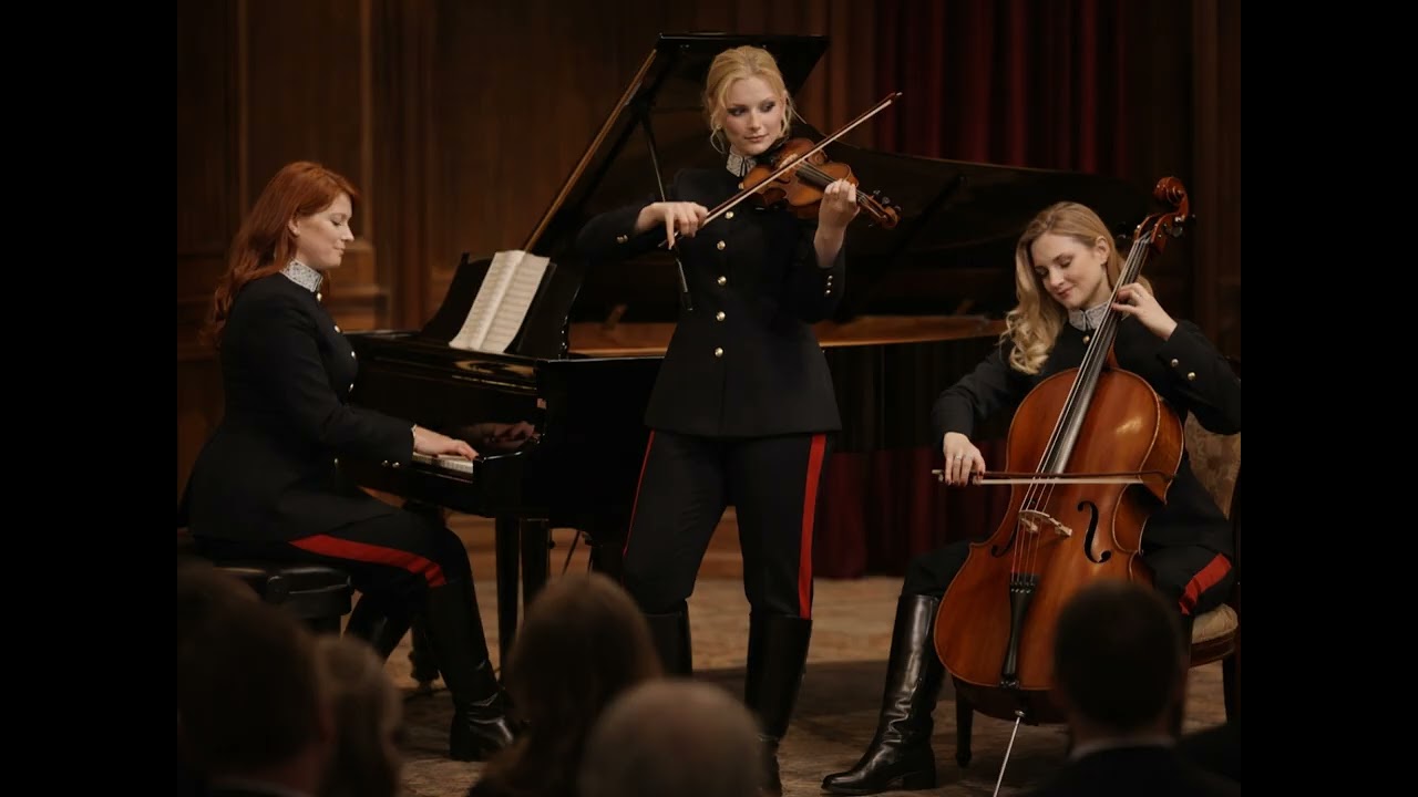 Magdeburg Trio: Piping Hot/The Barren Rocks of Aden, Variations for Strings and Piano