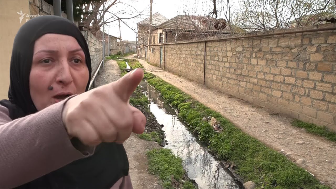 Yevlaxın mərkəzində biabırçı mənzərə: Su tualetlərdən küçəyə axır