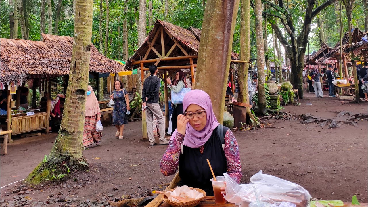 PASAR WIT WITAN.                                   Pasar Unik di Banyuwangi
