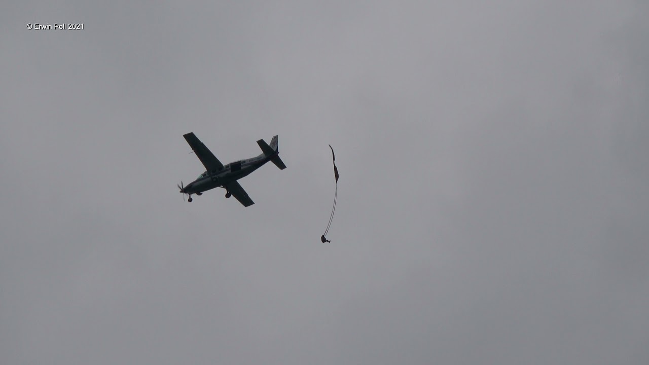 MC1-1C Troop Parachute Jumping Round Canopy PH-JMP Teuge Airport 3 Aug 2021
