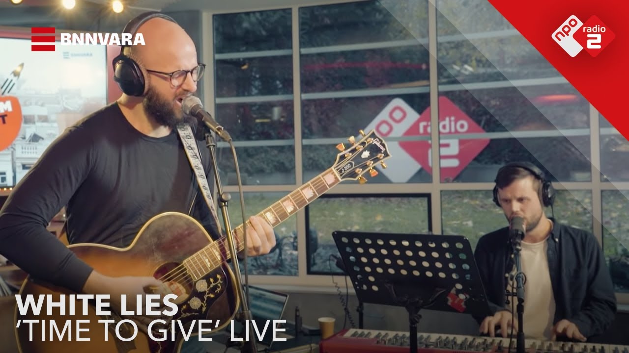 White Lies - 'Time To Give' live bij Jan-Willem Start Op!