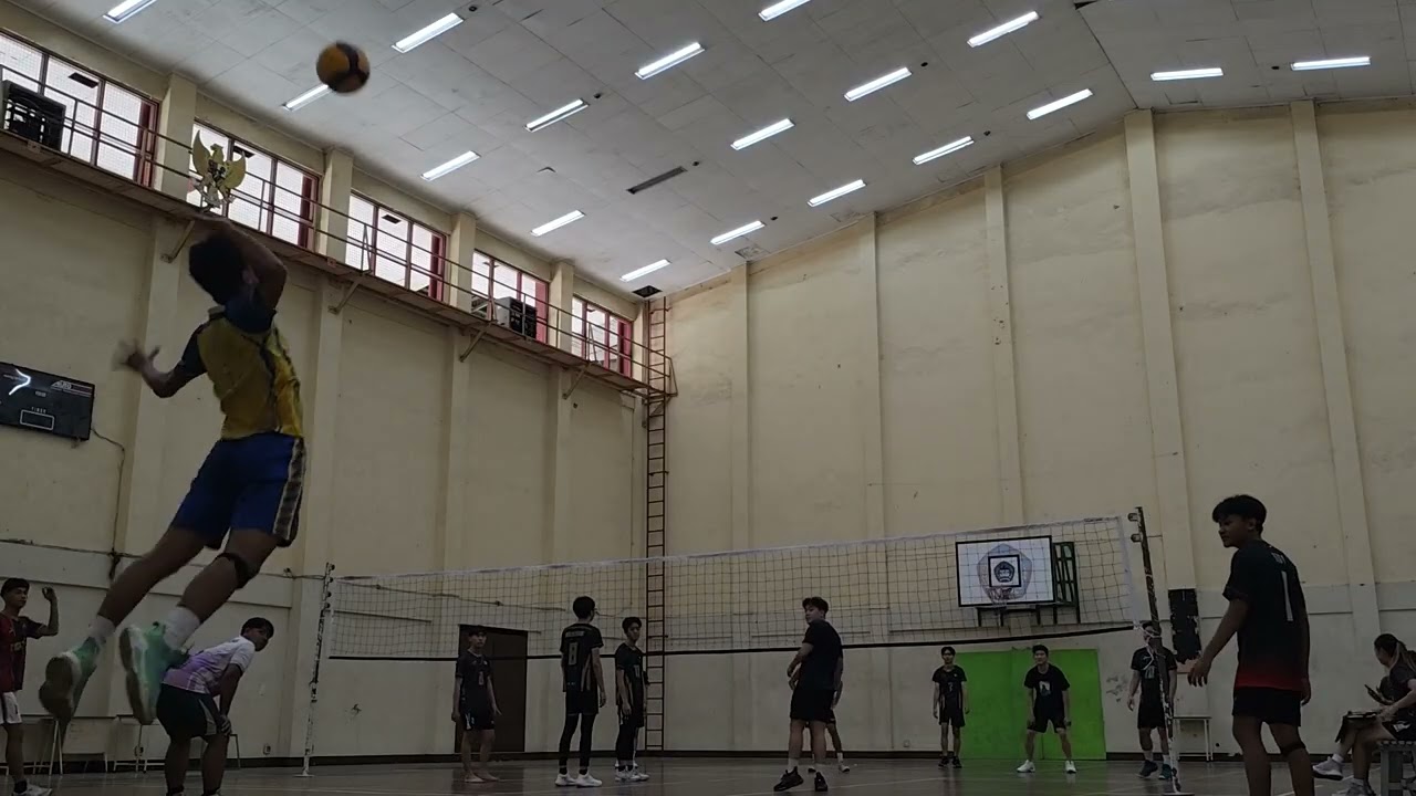latihan voli di SMAk ricci