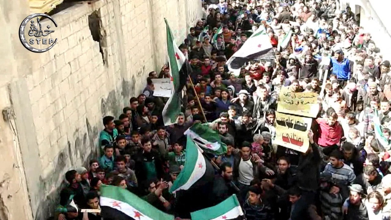 خطوة || حمص شاهد احتفال أهالي مدينة تلبيسة بعيد الثورة الخامس